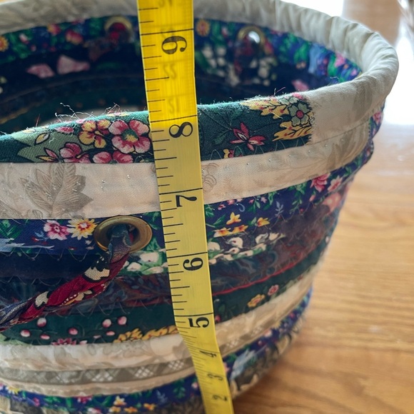 Colorful Quilted Fabric Basket 🌺 - Picture 7 of 7